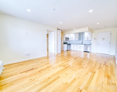 23-15 Astoria Boulevard - Photo Thumbnail 5