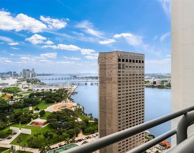 325 S Biscayne Blvd - Photo Thumbnail 6