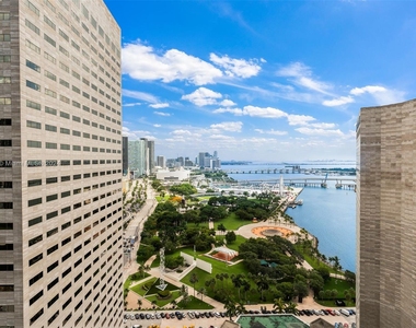 325 S Biscayne Blvd - Photo Thumbnail 5