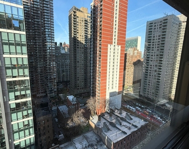 East 39th Street - Photo Thumbnail 6