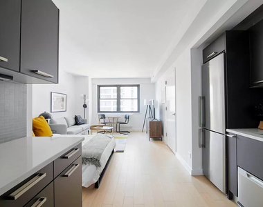 222 East 39th Street - Photo Thumbnail 1