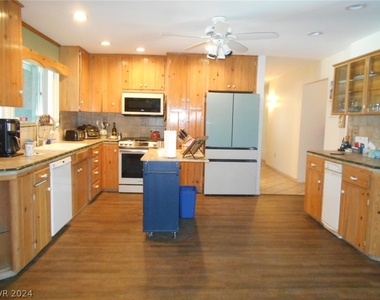 1301 Winwood Street - Photo Thumbnail 32