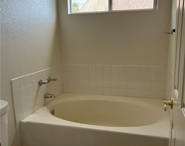 4604 Sophia Way - Photo Thumbnail 10