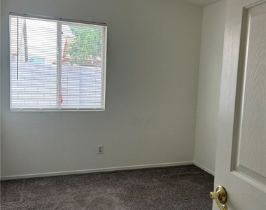 4604 Sophia Way - Photo Thumbnail 5