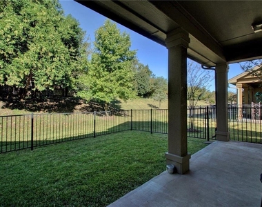 1310 W Parmer Ln - Photo Thumbnail 24