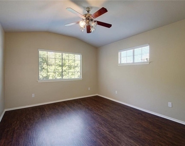 1310 W Parmer Ln - Photo Thumbnail 17