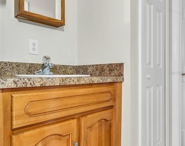 5019 Beechcraft Way - Photo Thumbnail 20