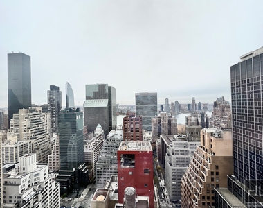 East 44 Street - Photo Thumbnail 2