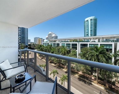 6039 Collins Ave - Photo Thumbnail 14