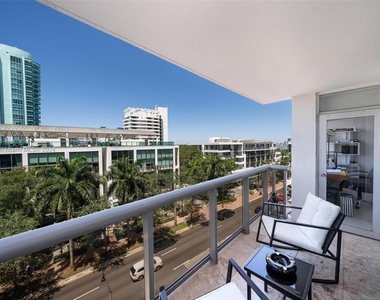 6039 Collins Ave - Photo Thumbnail 13