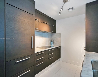 900 Biscayne Blvd - Photo Thumbnail 8