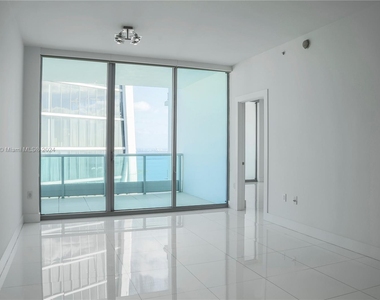 900 Biscayne Blvd - Photo Thumbnail 1