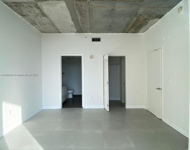 3470 E Coast Ave - Photo Thumbnail 10