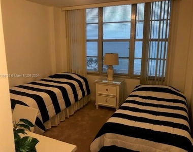 5151 Collins Ave - Photo Thumbnail 4