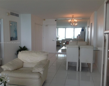 5151 Collins Ave - Photo Thumbnail 3