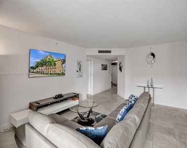 17555 Atlantic Blvd - Photo Thumbnail 4