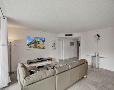 17555 Atlantic Blvd - Photo Thumbnail 2