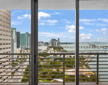 325 S Biscayne Blvd - Photo Thumbnail 0