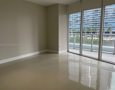 475 Brickell Ave - Photo Thumbnail 9