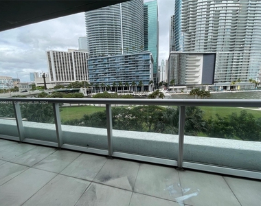 475 Brickell Ave - Photo Thumbnail 6