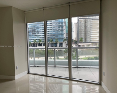 475 Brickell Ave - Photo Thumbnail 10