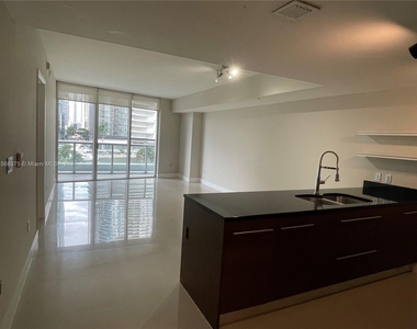 475 Brickell Ave - Photo Thumbnail 3