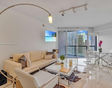 475 Brickell Ave - Photo Thumbnail 0