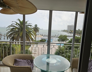 11111 Biscayne Blvd - Photo Thumbnail 1