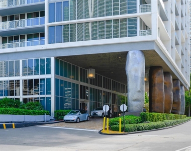 485 Brickell Ave - Photo Thumbnail 1