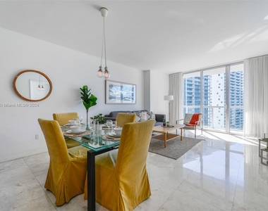 485 Brickell Ave - Photo Thumbnail 5