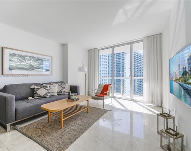 485 Brickell Ave - Photo Thumbnail 6