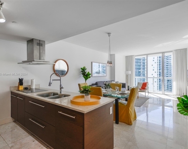 485 Brickell Ave - Photo Thumbnail 13