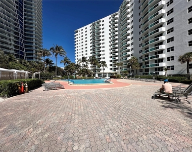 3000 S Ocean Dr - Photo Thumbnail 8