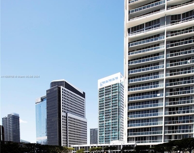 475 Brickell Ave - Photo Thumbnail 9