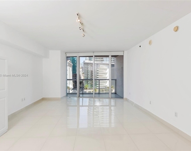 475 Brickell Ave - Photo Thumbnail 3