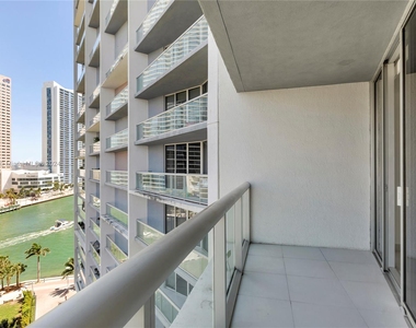 475 Brickell Ave - Photo Thumbnail 2