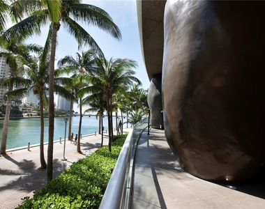 475 Brickell Ave - Photo Thumbnail 18