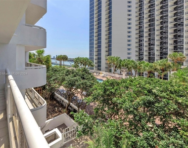 1717 N Bayshore Dr - Photo Thumbnail 17