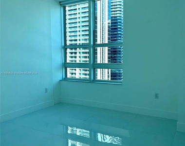 951 Brickell Ave - Photo Thumbnail 11