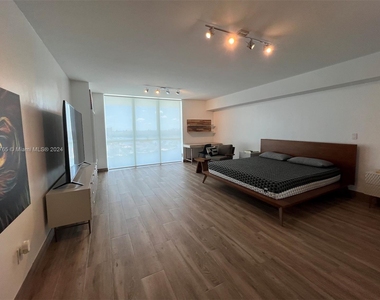 400 Sunny Isles Blvd - Photo Thumbnail 15