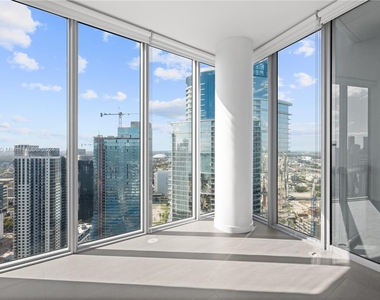 888 Biscayne Blvd - Photo Thumbnail 14