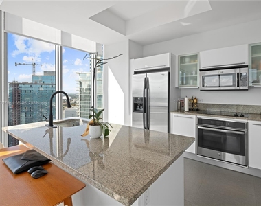 888 Biscayne Blvd - Photo Thumbnail 5