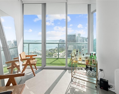 888 Biscayne Blvd - Photo Thumbnail 3