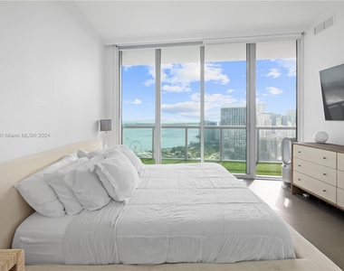 888 Biscayne Blvd - Photo Thumbnail 9