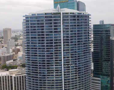 475 Brickell Ave - Photo Thumbnail 11