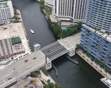 475 Brickell Ave - Photo Thumbnail 6