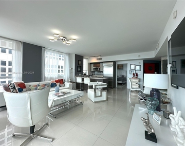 500 Brickell Ave - Photo Thumbnail 0