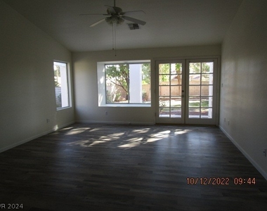 4528 Townview Drive - Photo Thumbnail 15