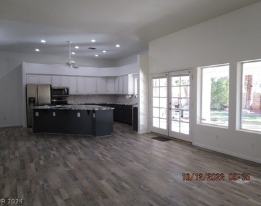 4528 Townview Drive - Photo Thumbnail 5