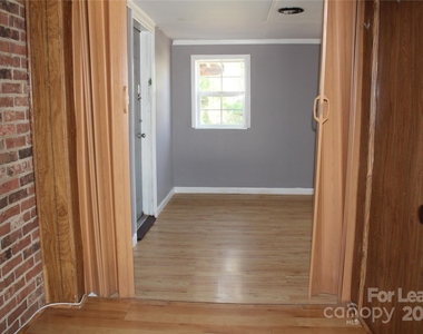 223 Glendale Avenue W - Photo Thumbnail 7